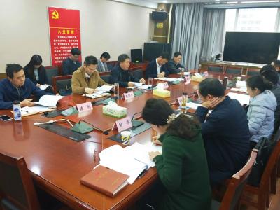 李文波：常委班子要以刀刃向内的勇气深入查找问题 