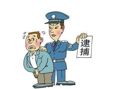 奇葩小贼光天化日偷鞋被当场抓获
