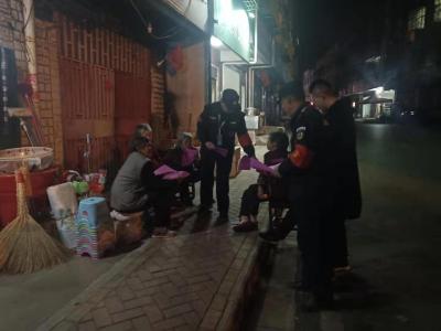 官埠桥镇：积极开展夜间治安巡逻