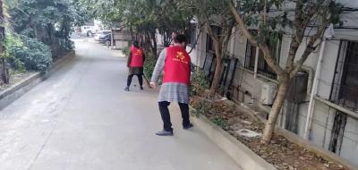 社区创文得人心，居民现场赠墨宝