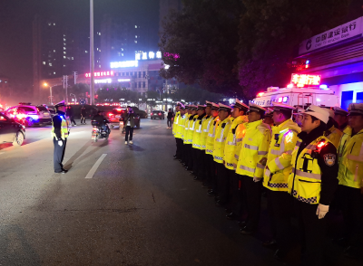 咸安交警昨日查处各类交通违法行为38起