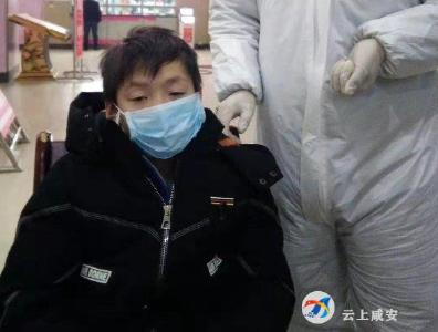门诊一线春风暖