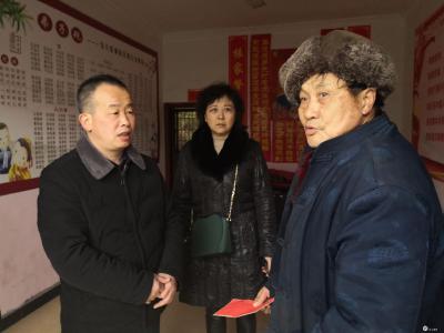 区委宣传部走访慰问南鄂楷模