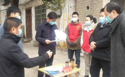 区委副书记、区长魏朝东深入社区、药店、卫生服务中心检查疫情防控工作