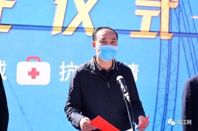 咸宁不怕！曲靖来了！首批39名医护人员驰援湖北