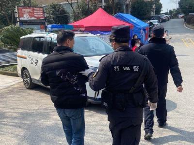 为买物资假冒公务人员  罚你没商量！