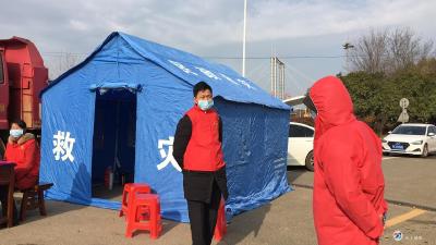 官埠桥镇为抗疫值守人员搭建“暖心帐篷”