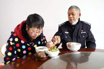 【战“疫”一线最美人物】带着妻子防疫——咸宁老民警张进的别样坚守