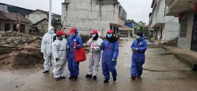 风雨同舟抗疫情——咸安妇女群众共绘抗疫同心圆 