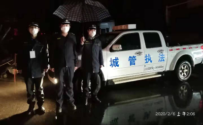 大雨也阻挡不住他们战“疫”的脚步