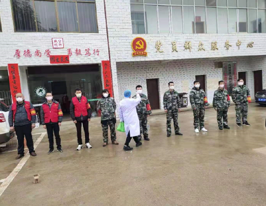 【亮身份践初心比作为】党员群众齐上阵，一线战“疫”做表率