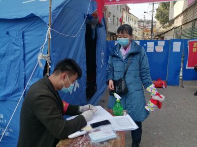 南山社区：志愿者的参与让社区战“疫”工作有序推进