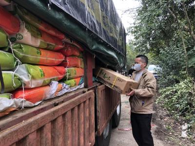 华南农业大学17.5吨爱心大米抵达咸安