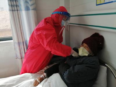 【战“疫”一线最美人物】我是护士长，我不先上，谁先上！——贺胜桥镇卫生院蒋凡肩扛责任抗疫情