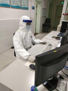 【战“疫”一线最美人物】黄波：对不起，我不能陪你