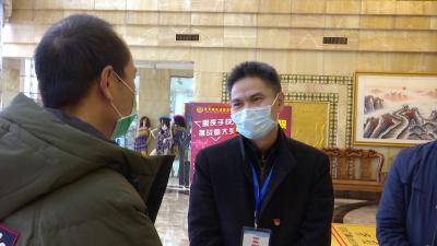 区领导慰问坚守一线医务人员