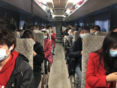 咸安区首批赴粤务工人员离咸返岗