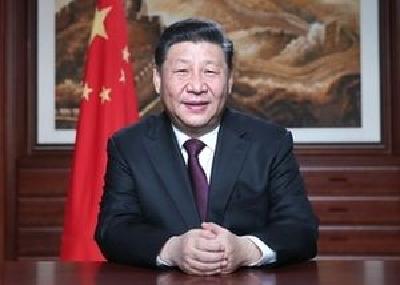 习近平向全国各族劳动群众致以节日的问候