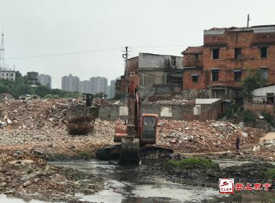 问政追访②：咸安城区同德巷棚户区拆迁处开始清除垃圾