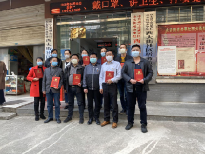 疫情防控、感谢有你！西大街社区为志愿者颁发荣誉证书