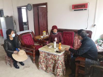 奶牛场：机关党员干部下沉村组 助贫帮困干实事