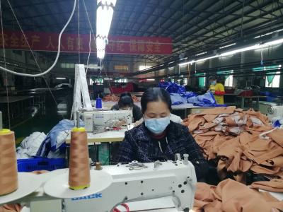 咸安巾帼企业积极复工复产 让妇女在家门口就业  