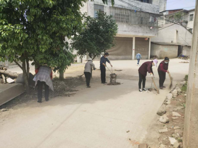 区文旅局驻村工作队积极参与马桥镇清洁村湾活动