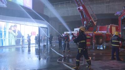 咸宁开展消防安保夜间灭火救援演练  