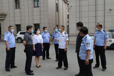 省高院司法警察总队一行到咸安法院督导“六专四室”规范化建设工作