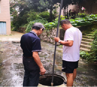 疏通堵塞下水道，解决居民大问题