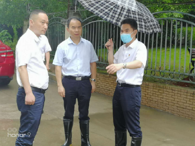 温泉街道办事处全力开展防汛救灾工作