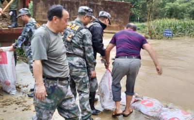 暴雨袭大幕 民兵助防汛