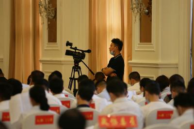 【“两会”特别报道】为“两会”的幕后人员点赞！