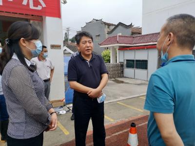 V视丨李文波到汀泗桥镇看望受灾安置群众时要求 让受灾群众吃得放心 住得安心