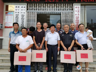 组图丨温泉街道办事处：“八一”走访慰问 情暖退役军人