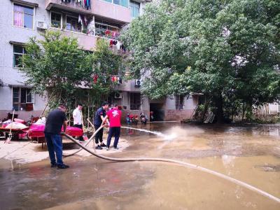 汀泗桥镇：党旗在防汛一线飘扬