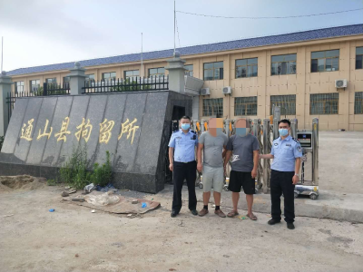 货车司机使用伪造通行证被咸安警方行政拘留