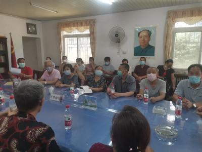 区发展和改革局下沉南山社区参加党日活动