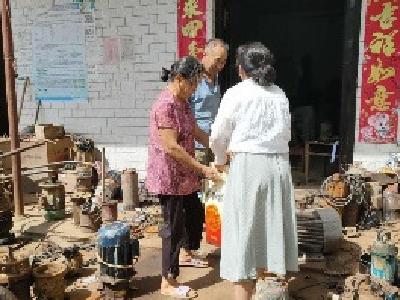 区招商和投资促进中心：心系贫困户，走访暖人心