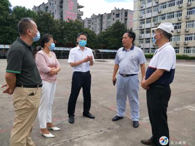 V视丨程朝阳督查重点场所常态化疫情防控工作