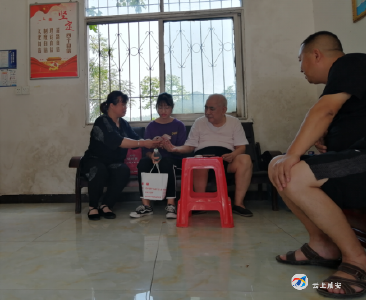 马桥镇：老促会献爱心 助力贫困生读大学