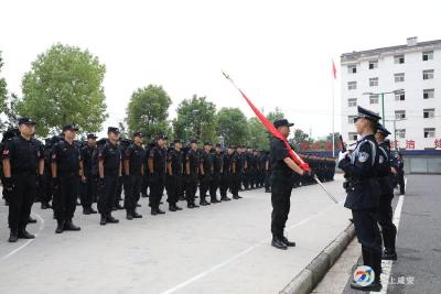 温泉、咸安200名巡特警队员首次互换防区