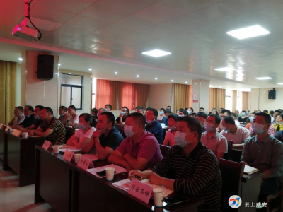 贺胜桥镇党员干部热议警示教育片《蜕变》