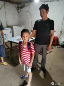 区招商和投资促进中心：倾情爱心助学，助力脱贫攻坚