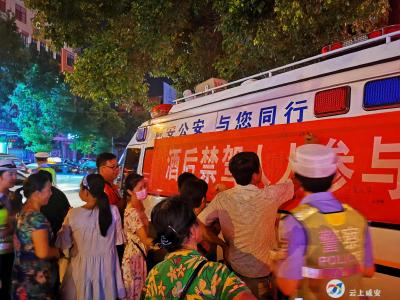 观摩查酒驾执法，争创“零酒驾”社区