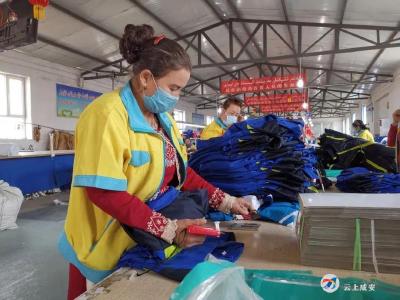 新疆疫情暴发地为一校服制衣厂，专家：无症状感染也可成为超级传播者