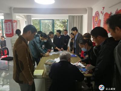 爱心党群齐捐书 共创书香社区