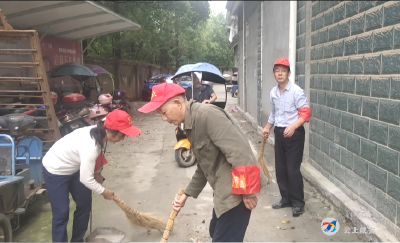 志愿服务队挑“担子” 专管小区繁琐事