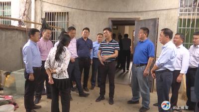 咸安区农村“厕所革命”现场推进会在官埠桥镇召开