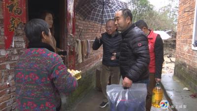 咸宁舌尖百年扶贫馆心系贫困家庭